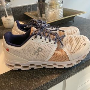 On Cloud “Helion” Running Shoes